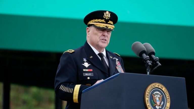 США: глава Пентагону відкликає допуск та охорону генерала Міллі, який критикує Трампа
