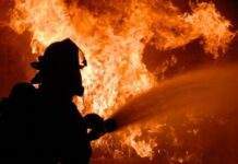 У Запоріжжі через коротке замикання електромережі загорівся двоповерховий житловий будинок