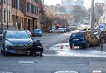 На Троїцькій у Дніпрі зіткнулись Peugeot та Ford: подробиці ДТП