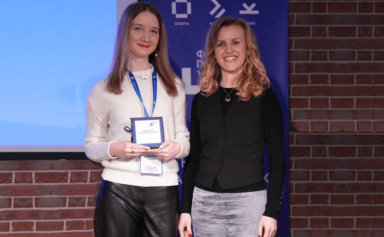 Випускниця з Дніпра отримала стипендію Президента України