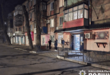 У Кривому Розі чоловік напав на поліцейську з дитиною: деталі