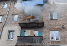 Нікопольський район: ліквідовуючи пожежу у квартирі, вогнеборці врятували двох людей