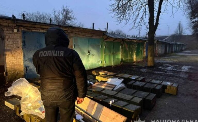 У Кривому Розі в ході поліцейської спецоперації у місцевого жителя вилучили арсенал зброї