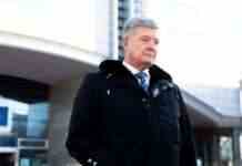 Порошенко заявив, що його не випустили у відрядження за кордон. Стефанчук відреагував