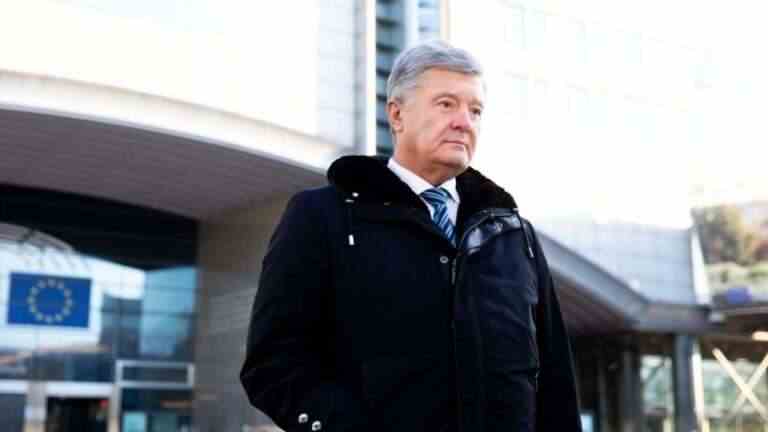 Порошенко заявив, що його не випустили у відрядження за кордон. Стефанчук відреагував