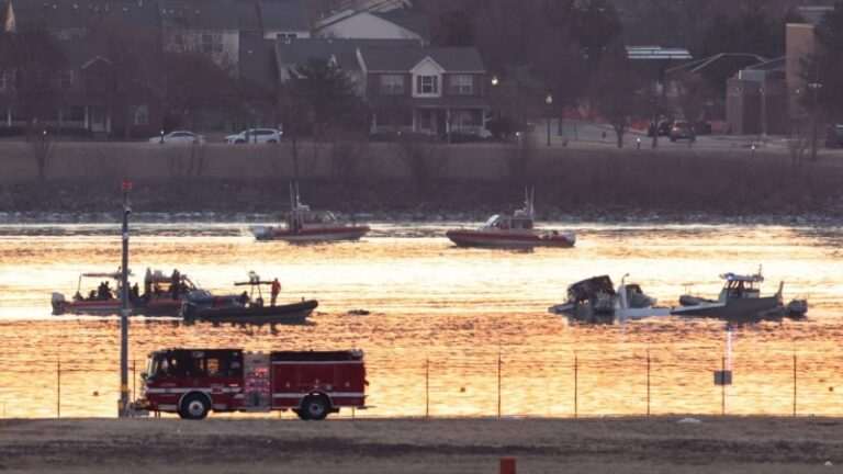 ЗМІ: у Вашингтоні з річки витягли понад 40 тіл загиблих внаслідок зіткнення літака й гелікоптера