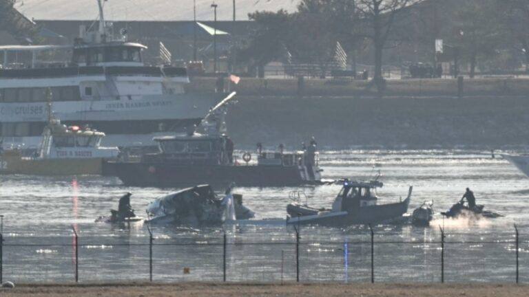 США: у Вашингтоні знайшли тіла 28 загиблих внаслідок зіткнення літака й гелікоптера