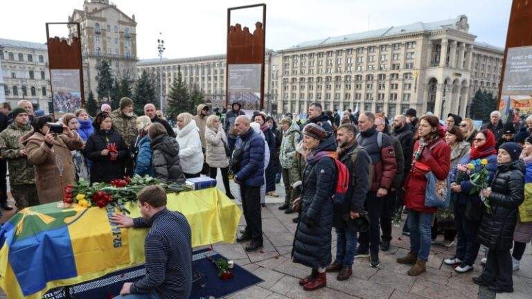 У Києві попрощалися із добровольцем та військовим репортером Русланом Ганущаком (фоторепортаж)