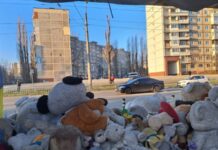 У Дніпрі вшановують пам’ять загиблих від ракетного удару по багатоповерхівці два роки тому