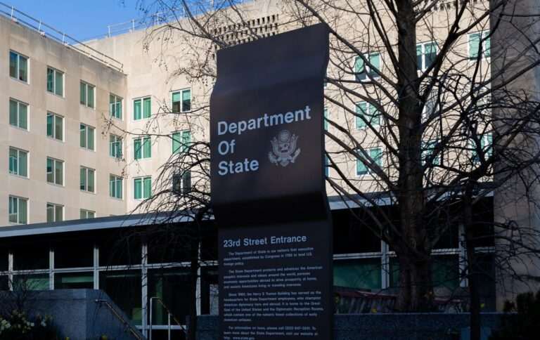 США призупинили обробку віз у Колумбії