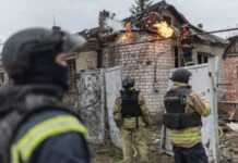 ДСНС: російський обстріл пошкодив пожежну частину в Костянтинівці