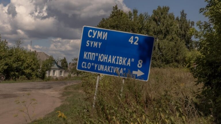 Прокуратура: війська РФ атакували рейсовий автобус на Сумщині, є поранені