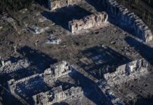 Зеленський: якщо завтра половина армії піде додому, то треба було в перший день здаватися, бо зараз Путін «вб’є всіх»