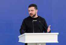 “Поїде до Давосу, опиниться в Сочі”. Зеленський потролив Фіцо, який “шукає зустрічі”