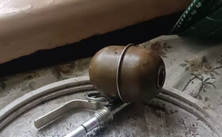 Погрожував гранатою у гуртожитку: поліцейські Дніпра скерували справу відносно підозрюваного до суду