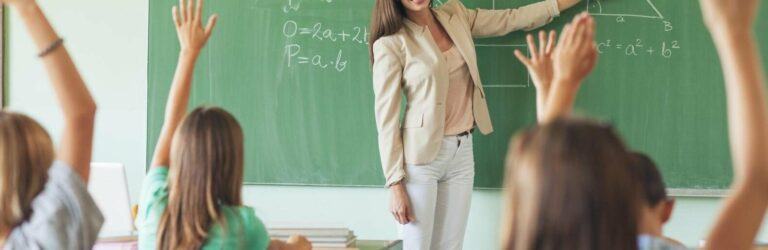 В Україні пропонують доплачувати вчителям за успіх учнів: геніальна ідея чи шлях до нерівності