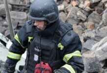 Пошуки тривали 9 днів. Під завалами у Запоріжжі знайшли тіло людини (фото)