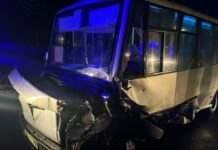 Під Львовом зіткнулись авто та автобус: багато постраждалих