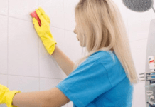 Як назавжди позбутися чорної цвілі у ванній: два перевірені способи