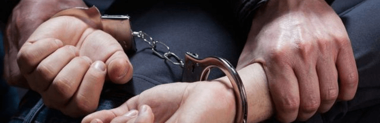 Побив пенсіонерку посеред вулиці: у Кривому Розі затримали 34-річного нападника