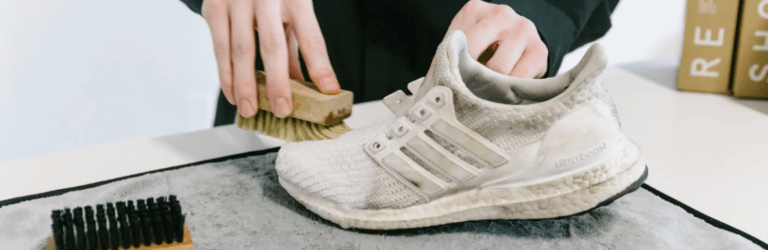 Навіщо натирати взуття лимонною кислотою: ефективний лайфхак, який вас здивує