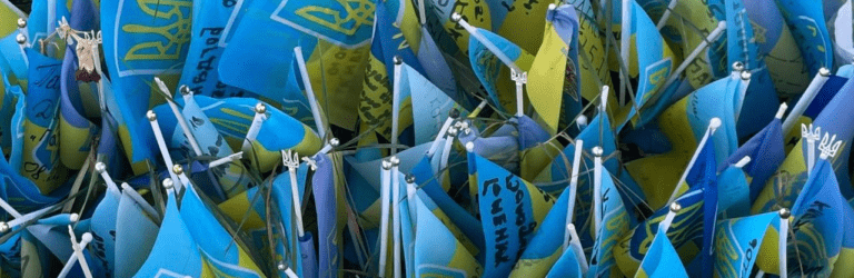 На Дніпропетровщині чоловік викрав прапорці з меморіалу загиблих Героїв