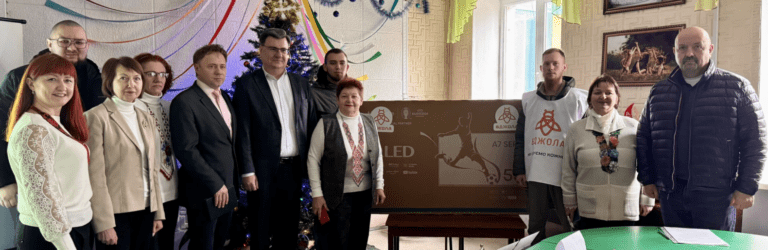 ГО “Бджола” передала телевізор Кам’янському дитячому екологічному центру