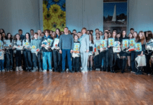 У Кам’янському нагородили авторів шкільних проєктів, які перемогли в конкурсі “Бюджет участі. ДІТИ”