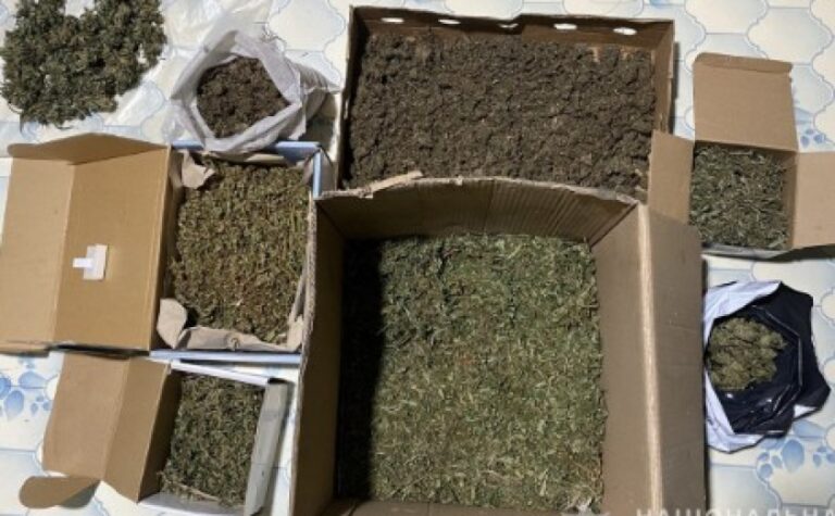 На Дніпропетровщині поліцейські викрили групу наркоторговців та вилучили наркотичні речовини вартістю понад пів мільйона гривень