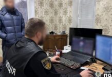 Кіберполіцейські Запоріжжя викрили групу шахраїв, які ошукали іноземців через соцмережу