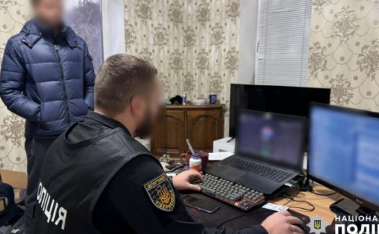 Кіберполіцейські Запоріжжя викрили групу шахраїв, які ошукали іноземців через соцмережу