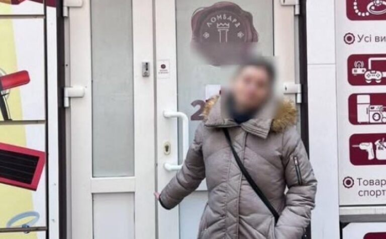 За скоєння крадіжки  поліцейські Дніпра повідомили про підозру 36-річній жінці