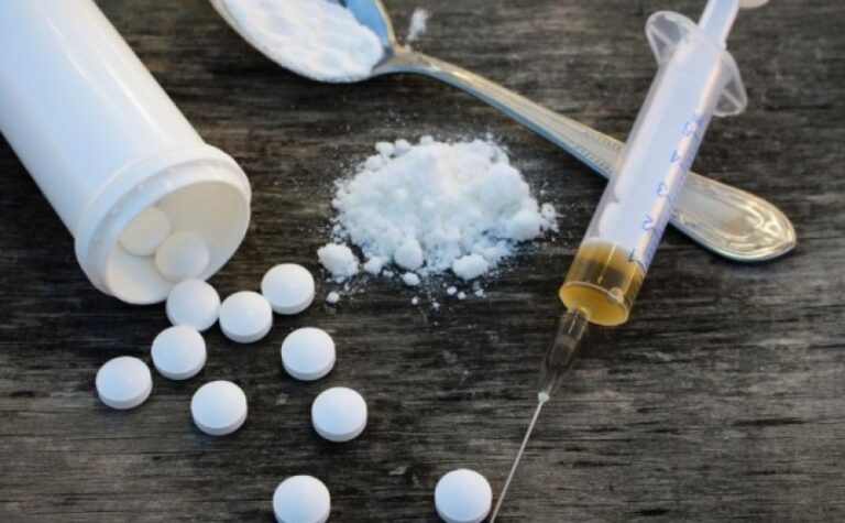 За шахрайство з наркотичними препаратами поліція м. Синельникове оголосила про підозру 39-річному містянину