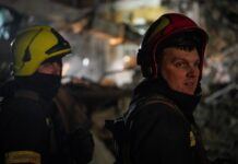 На Запоріжжі через російський обстріл горять будинки, врятована людина, – ОВА