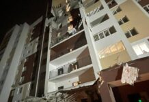 У Київській області через атаку РФ пошкоджена багатоповерхівка, горіло підприємство