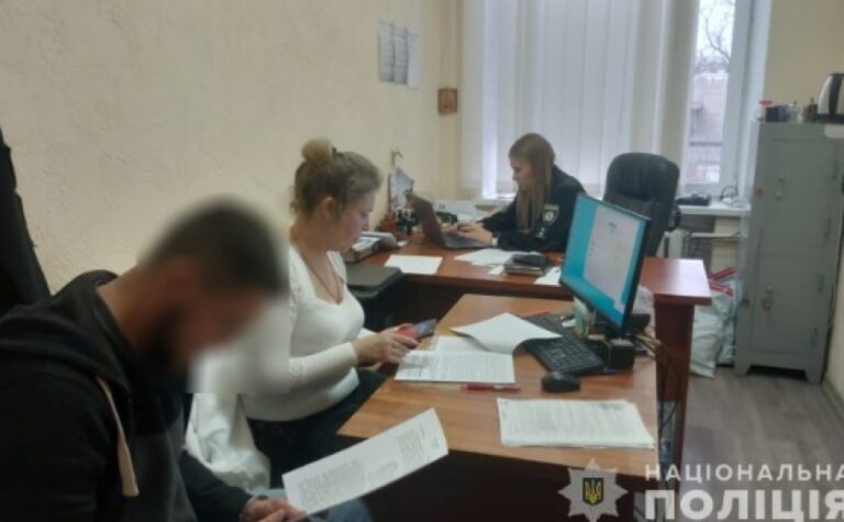 На Дніпропетровщині поліцейські затримали трьох підозрюваних у підпалах поштових відділень та адміністративної будівлі