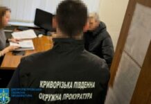 5 тис. доларів США за сприяння у незаконному виїзді військовозобов’язаного за держкордон: викрито медика з м. Кривого Рогу