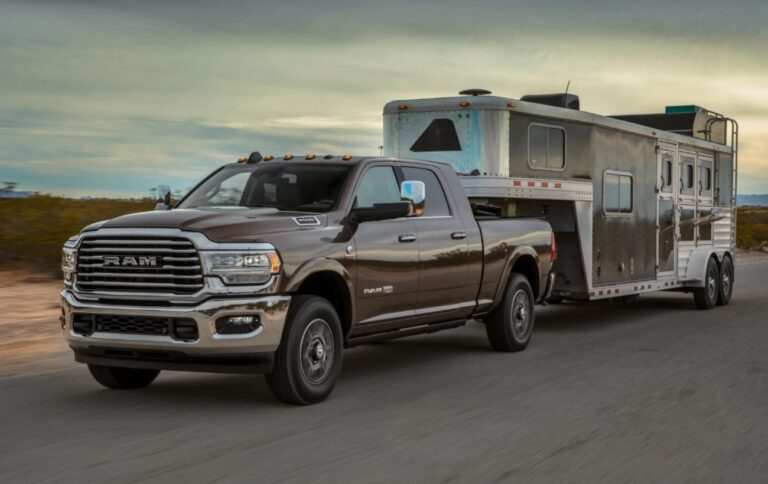 Як їздити на авто з причепом: кілька дієвих порад