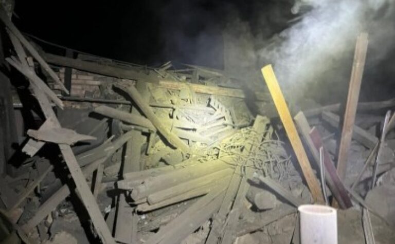 Внаслідок обстрілів Нікопольщини загинула жінка: безпекова ситуація на ранок 16 січня від ОВА