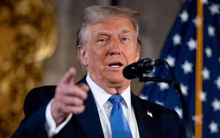 У США звільнили чиновників, що розслідували справу проти Трампа, – CNN