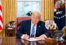 Трамп підписав перші укази: про що в них йдеться