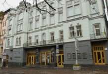 Скандал у “Молодому театрі”: колектив просить усунути Андрія Білоуса з посади директора