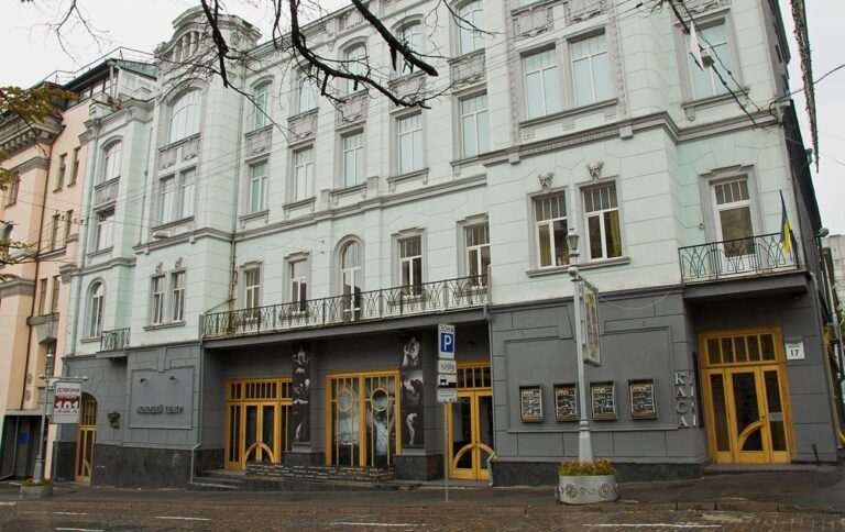 Скандал у “Молодому театрі”: колектив просить усунути Андрія Білоуса з посади директора