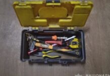 У м. Верхівцеве поліцейські затримали двох чоловіків за пограбування містянина