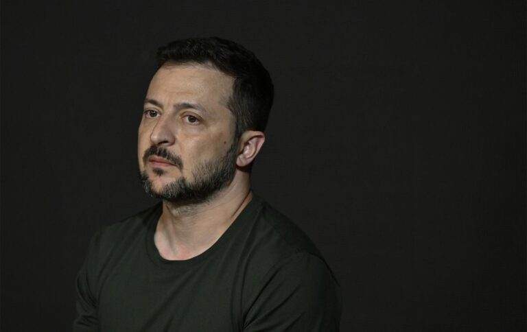 Зеленський відреагував на затримання генералів, які провалили оборону Харківської області