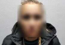 Збувала наркотики через посилки: поліцейські Дніпропетровщини викрили 36-річну жінку