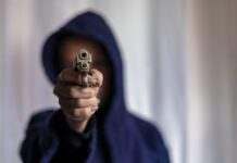 У Черкасах жінка влаштувала стрілянину у магазині: що відомо