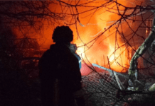 Російський авіаудар по Херсону: мати поранених дітей, ймовірно, перебуває під завалами