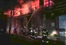 У Москві сталася масштабна пожежа на території колишнього заводу, є постраждалі