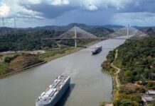Держдеп заявляє, що урядові кораблі США не платитимуть за прохід Панамським каналом